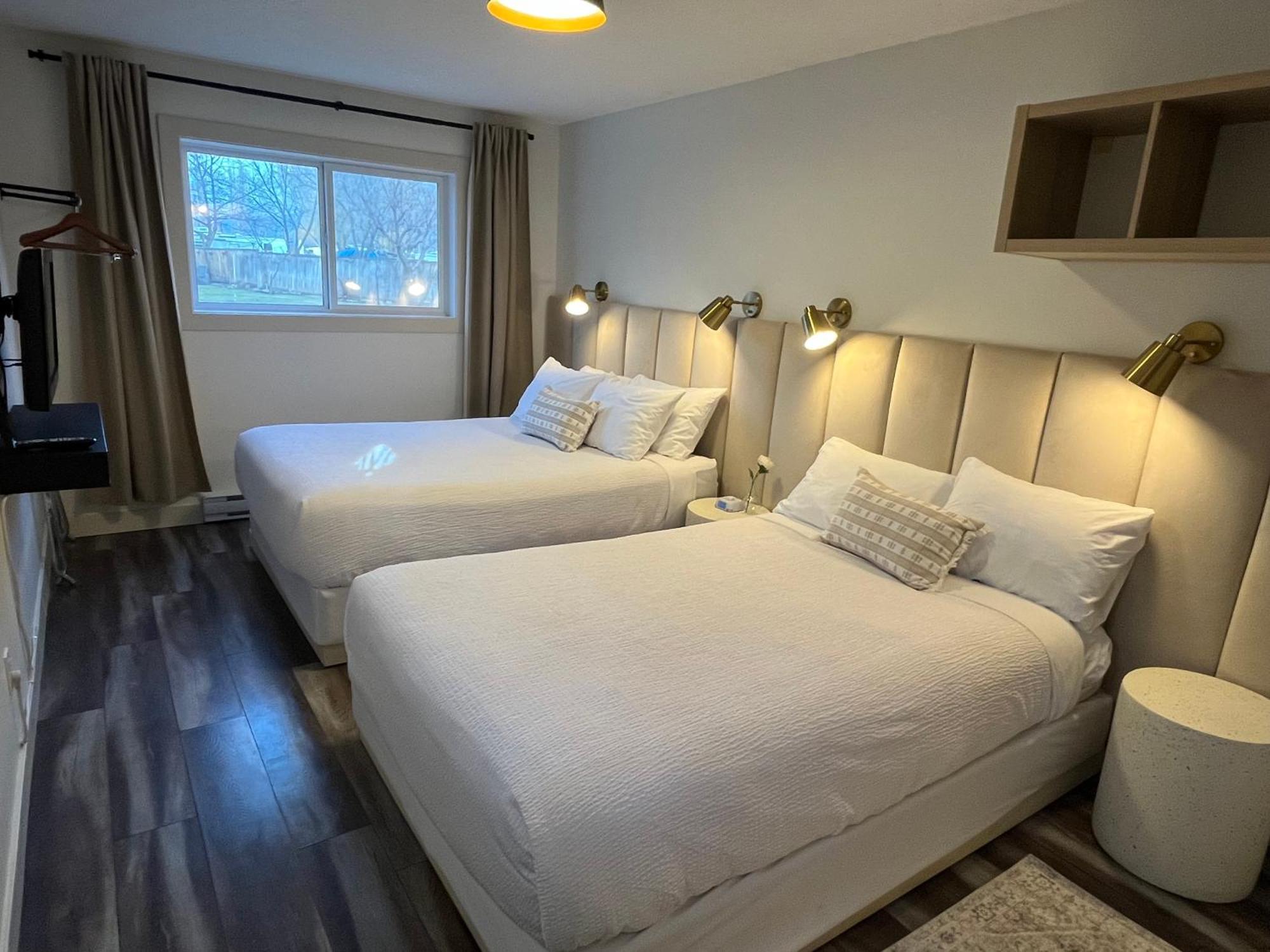 Lakeside Villa & Nordic Spa Пентиктон Экстерьер фото