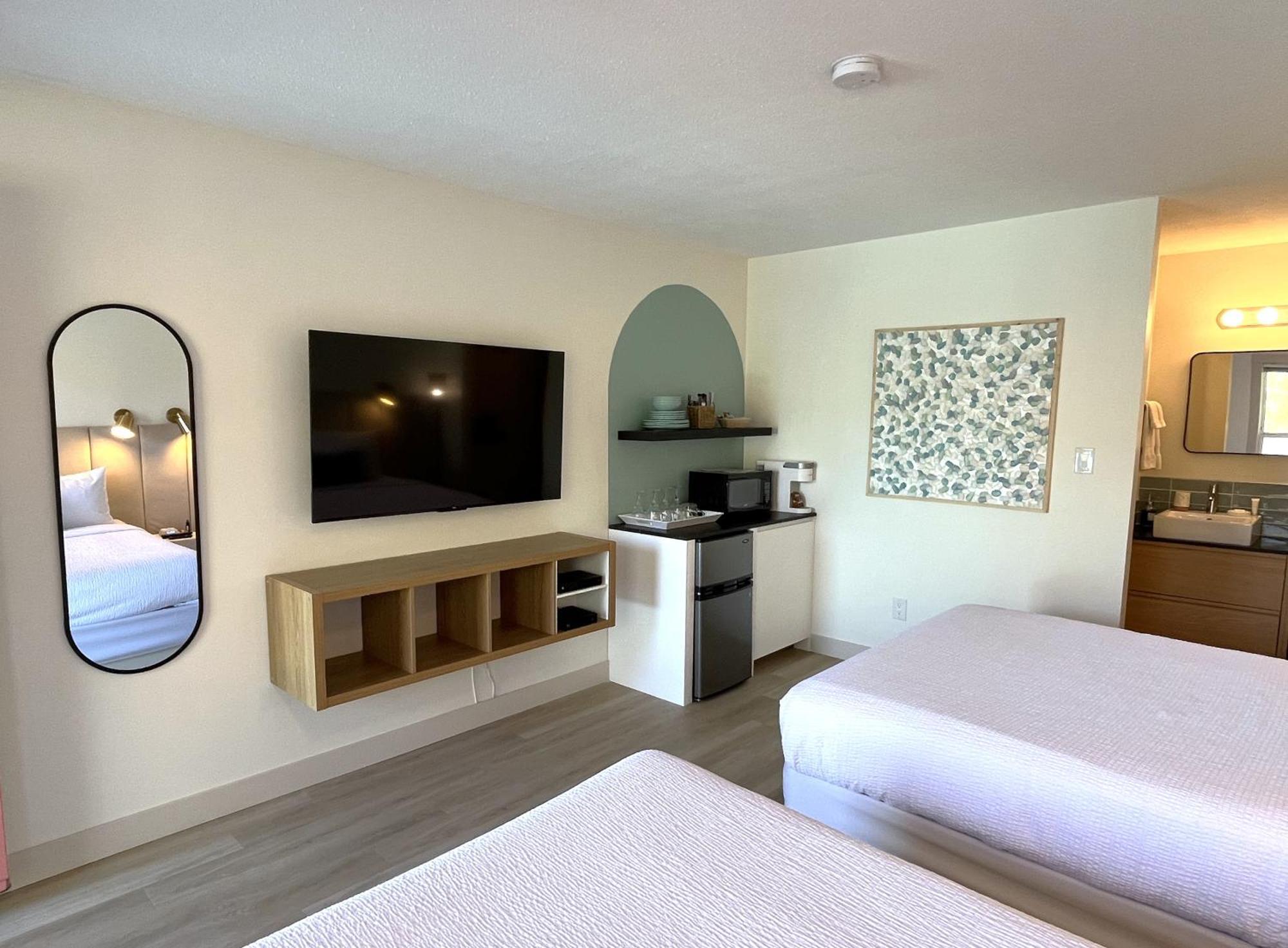Lakeside Villa & Nordic Spa Пентиктон Экстерьер фото